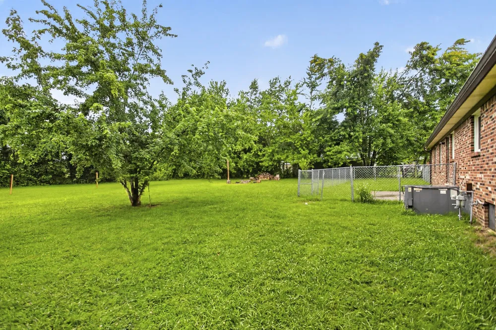 647 52 E Highway E Portland, TN 37148