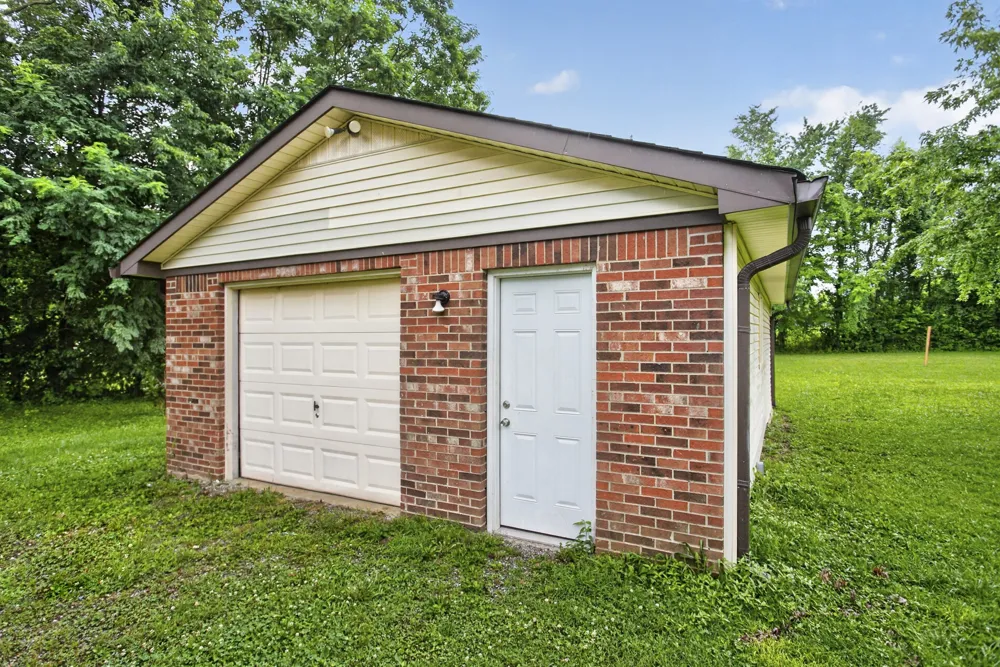 647 52 E Highway E Portland, TN 37148