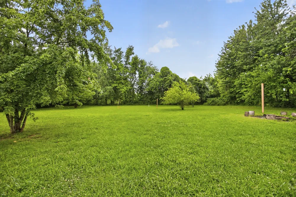 647 52 E Highway E Portland, TN 37148