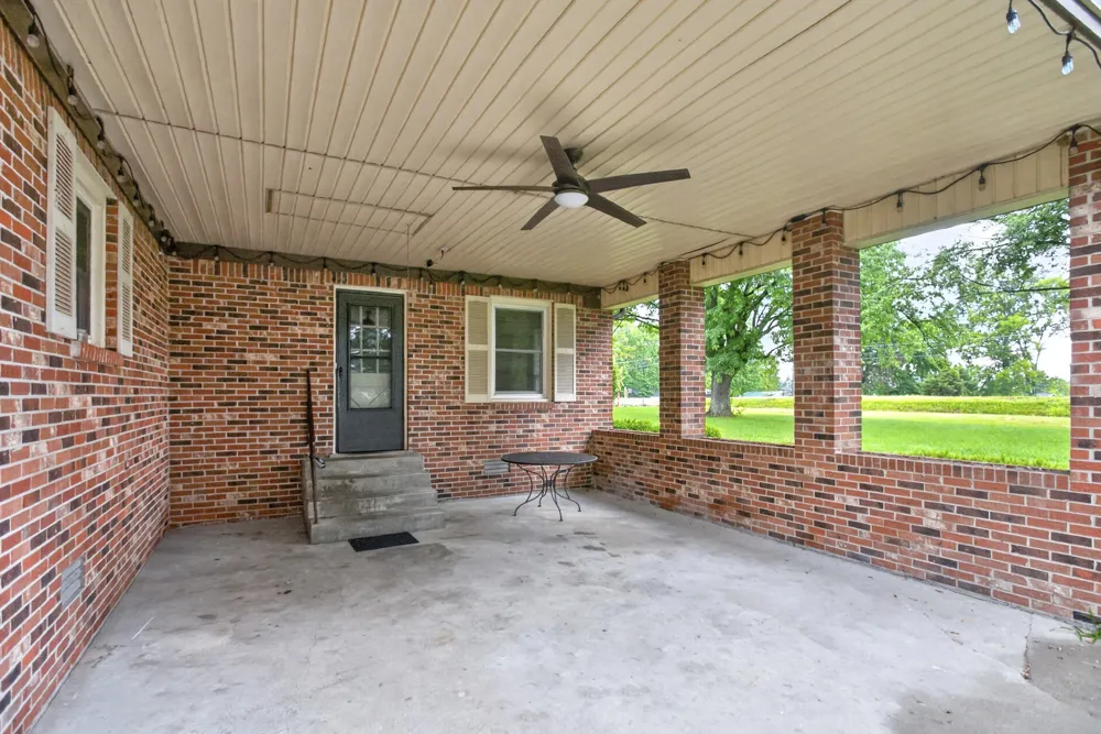 647 52 E Highway E Portland, TN 37148