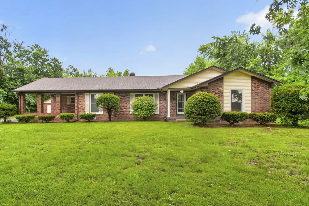 647 52 E Highway E Portland, TN 37148