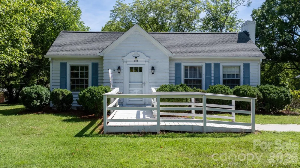 608 1st Street W Conover, NC 28613