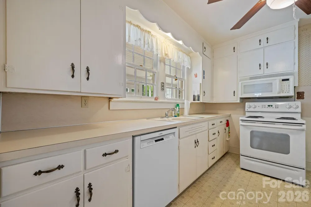 608 1st Street W Conover, NC 28613
