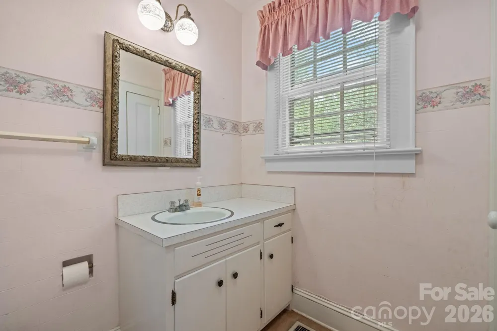 608 1st Street W Conover, NC 28613
