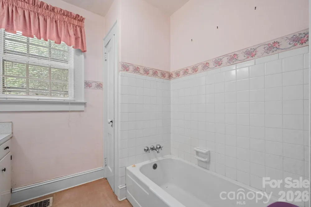 608 1st Street W Conover, NC 28613