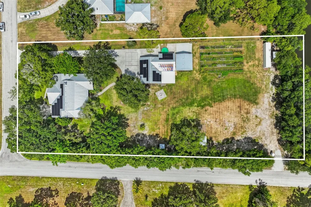 7565 CASTLE DRIVE Sarasota, FL 34240