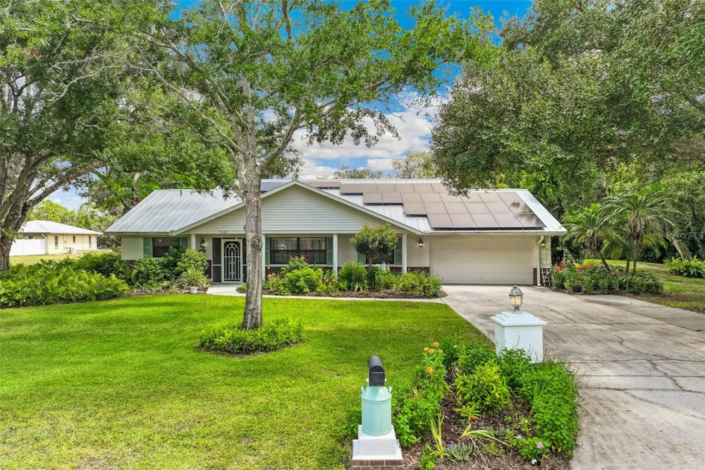 7565 CASTLE DRIVE Sarasota, FL 34240