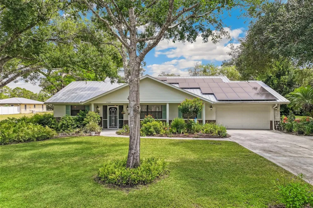 7565 CASTLE DRIVE Sarasota, FL 34240