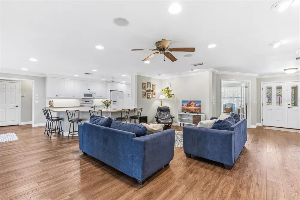 7565 CASTLE DRIVE Sarasota, FL 34240