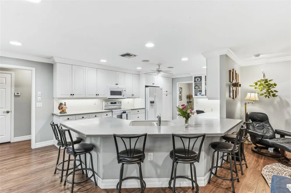 7565 CASTLE DRIVE Sarasota, FL 34240