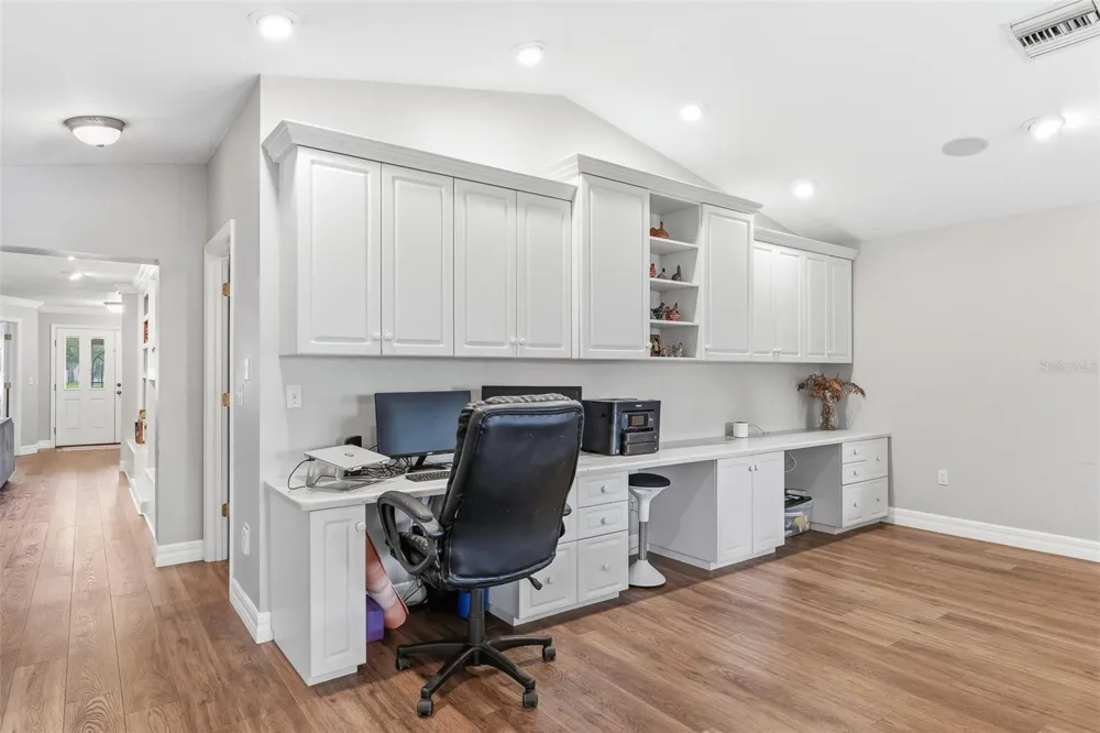 7565 CASTLE DRIVE Sarasota, FL 34240