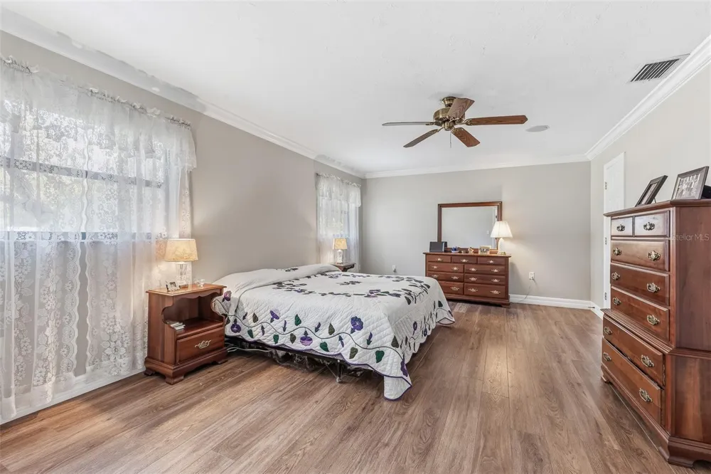 7565 CASTLE DRIVE Sarasota, FL 34240