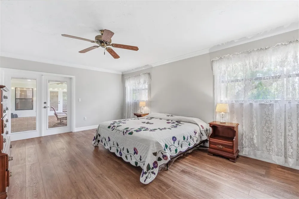 7565 CASTLE DRIVE Sarasota, FL 34240