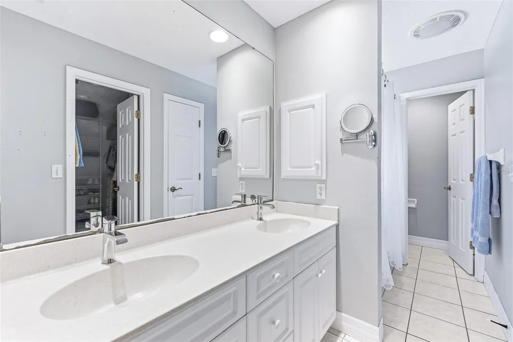 7565 CASTLE DRIVE Sarasota, FL 34240