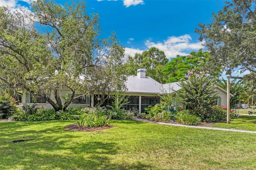 7565 CASTLE DRIVE Sarasota, FL 34240