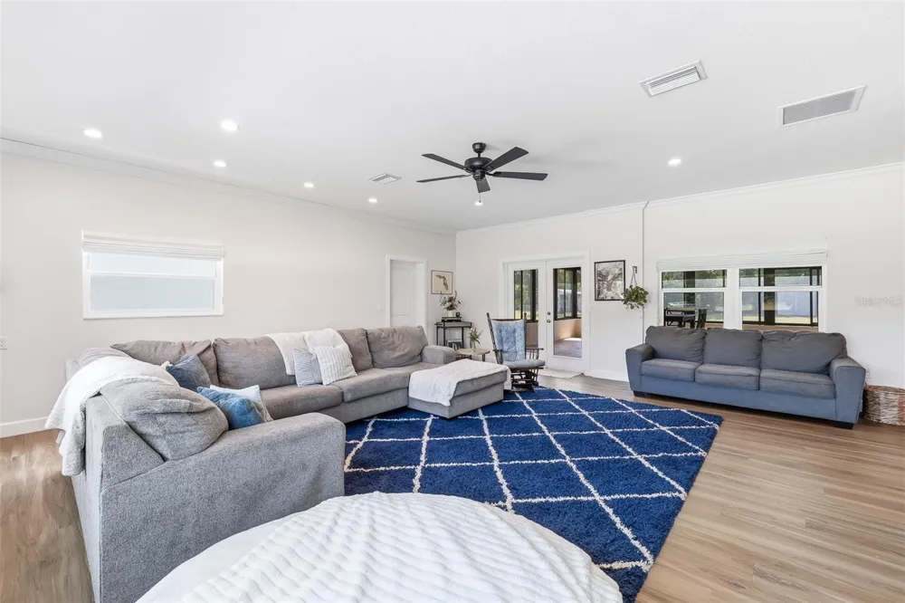 7565 CASTLE DRIVE Sarasota, FL 34240