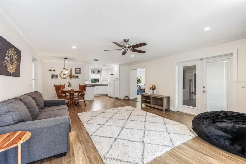 7565 CASTLE DRIVE Sarasota, FL 34240