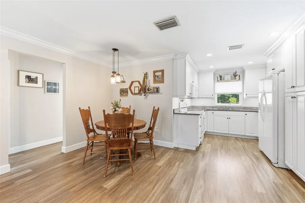 7565 CASTLE DRIVE Sarasota, FL 34240