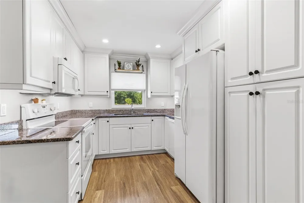 7565 CASTLE DRIVE Sarasota, FL 34240
