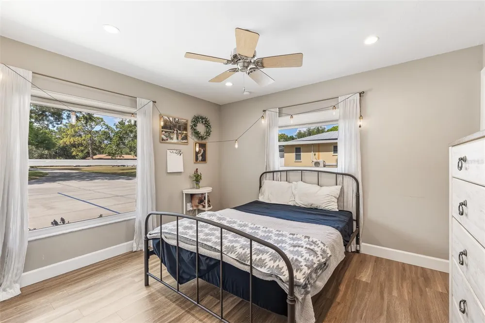 7565 CASTLE DRIVE Sarasota, FL 34240