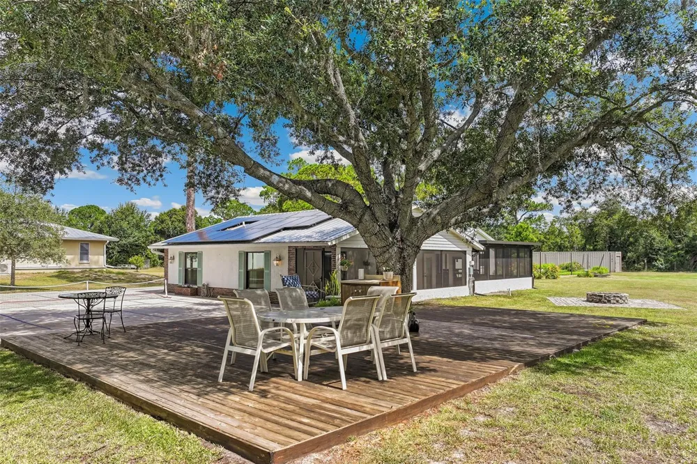 7565 CASTLE DRIVE Sarasota, FL 34240