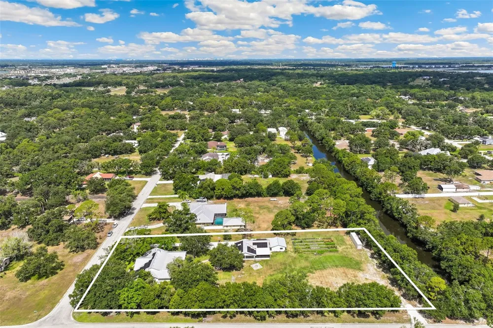7565 CASTLE DRIVE Sarasota, FL 34240