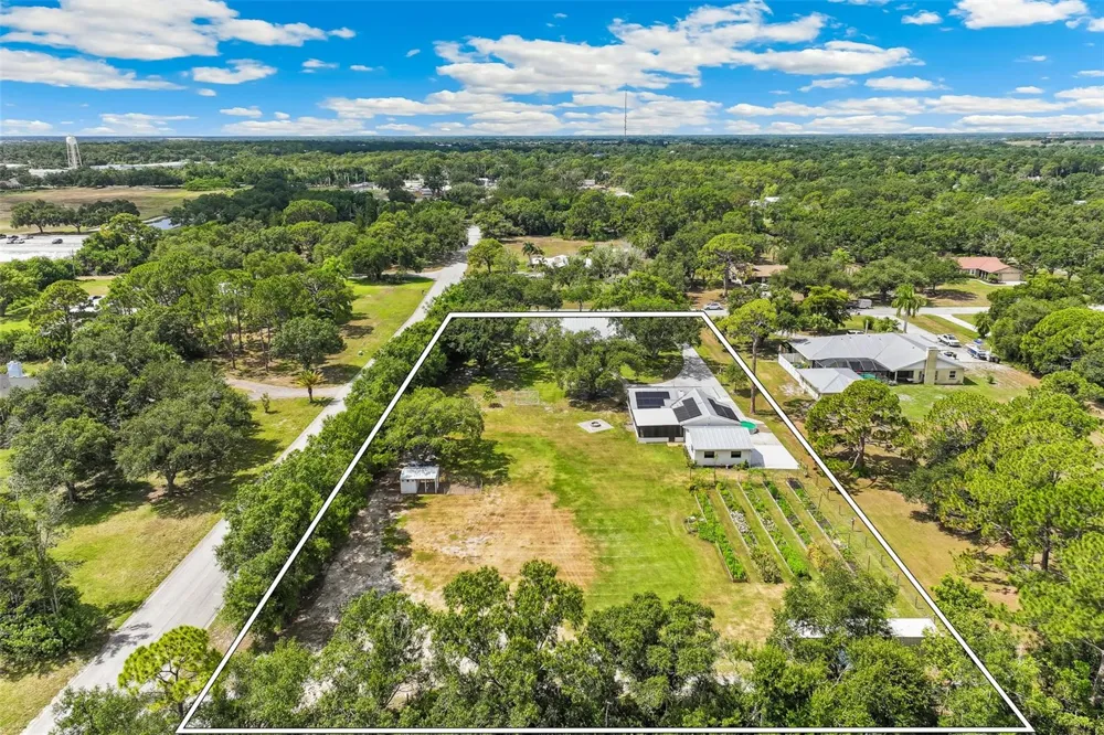 7565 CASTLE DRIVE Sarasota, FL 34240