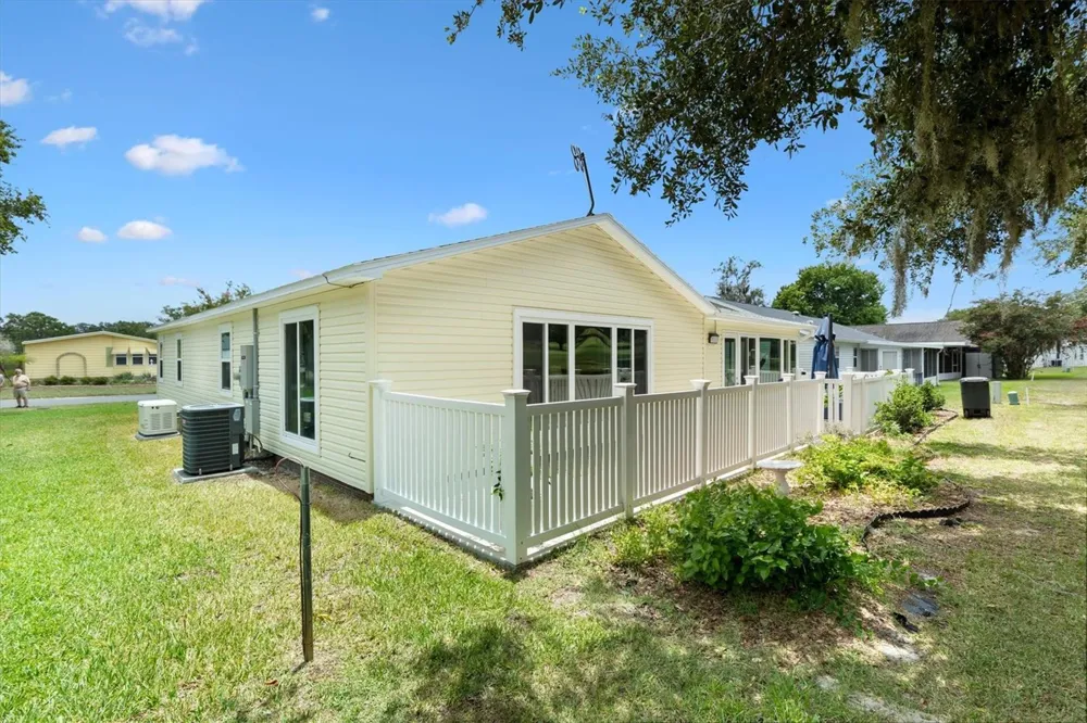 723 HEATHROW AVENUE Lady Lake, FL 32159