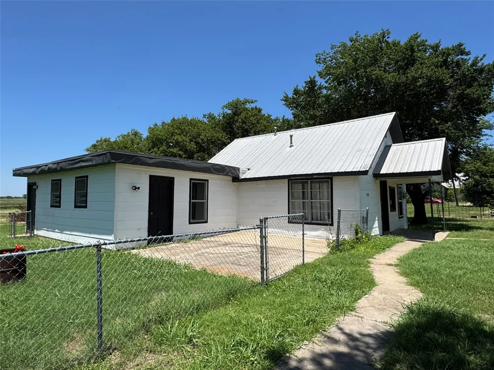 1893 Fm 1198 Muenster, TX 76252