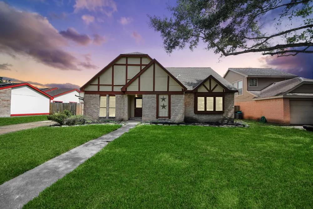 115 Squires Bend Stafford, TX 77477
