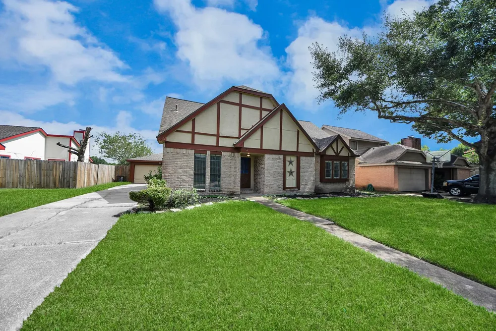 115 Squires Bend Stafford, TX 77477