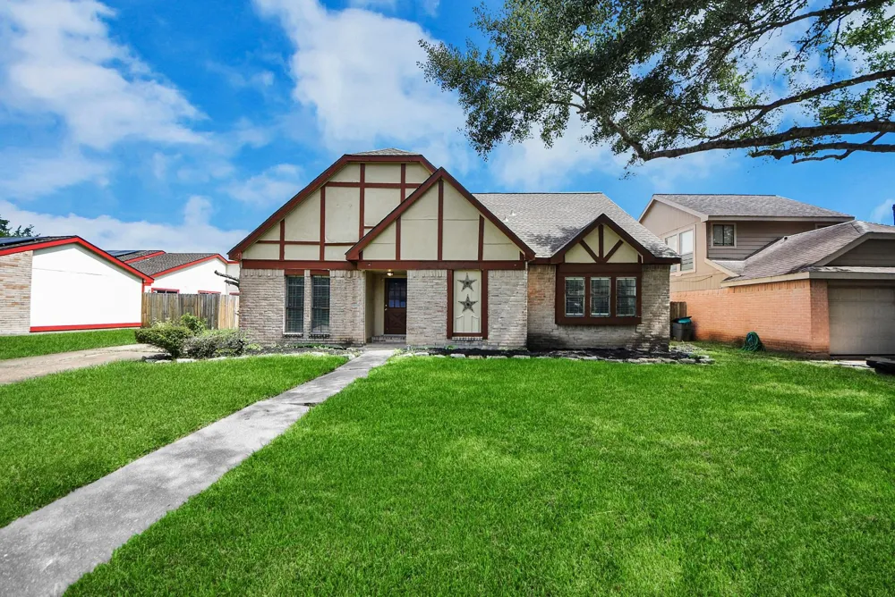 115 Squires Bend Stafford, TX 77477