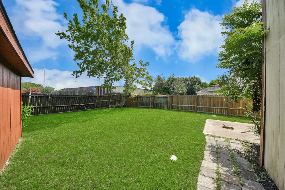 115 Squires Bend Stafford, TX 77477