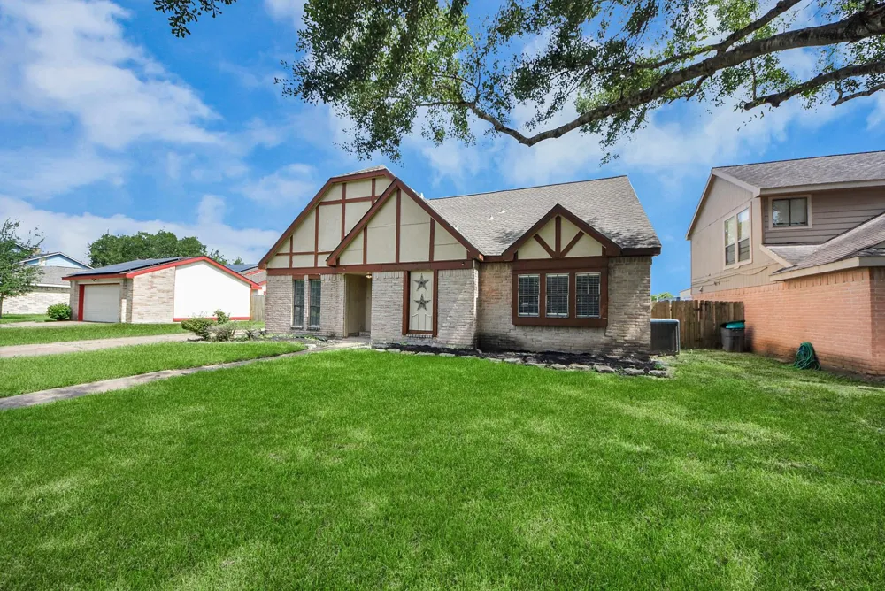 115 Squires Bend Stafford, TX 77477