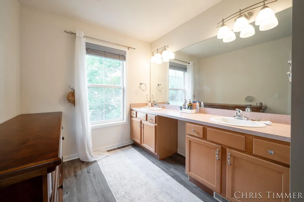 1877 Sun Park Drive Zeeland, MI 49464