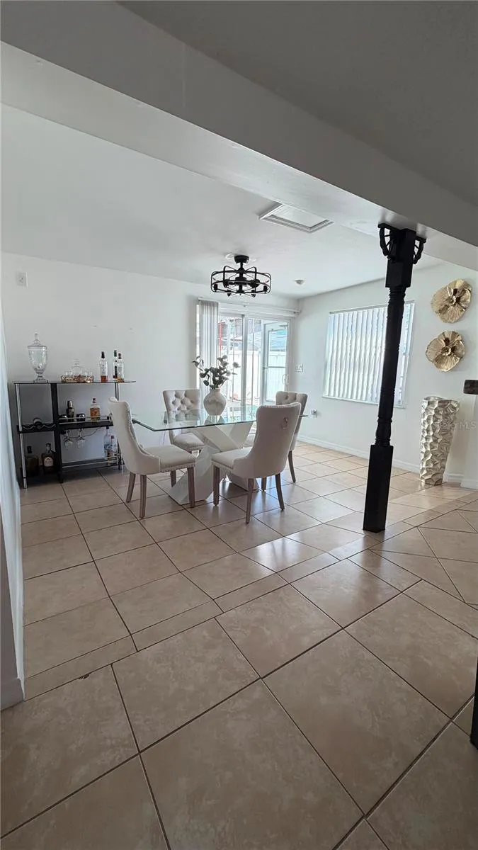 6713 WILLOW SPRING COURT Tampa, FL 33615