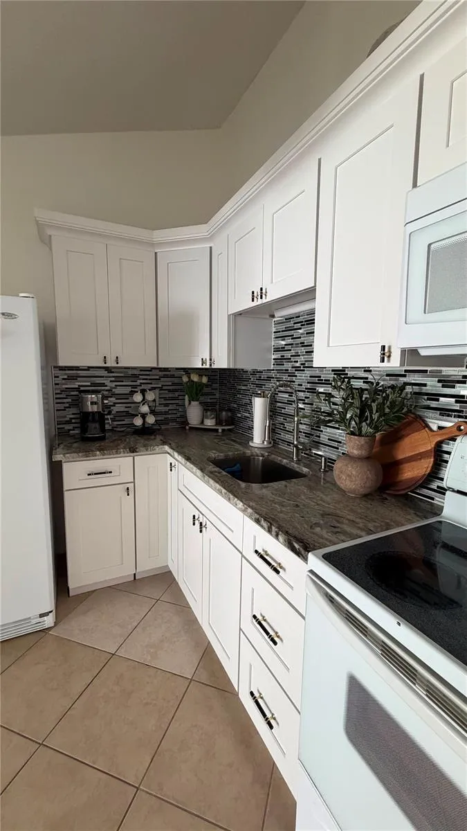 6713 WILLOW SPRING COURT Tampa, FL 33615