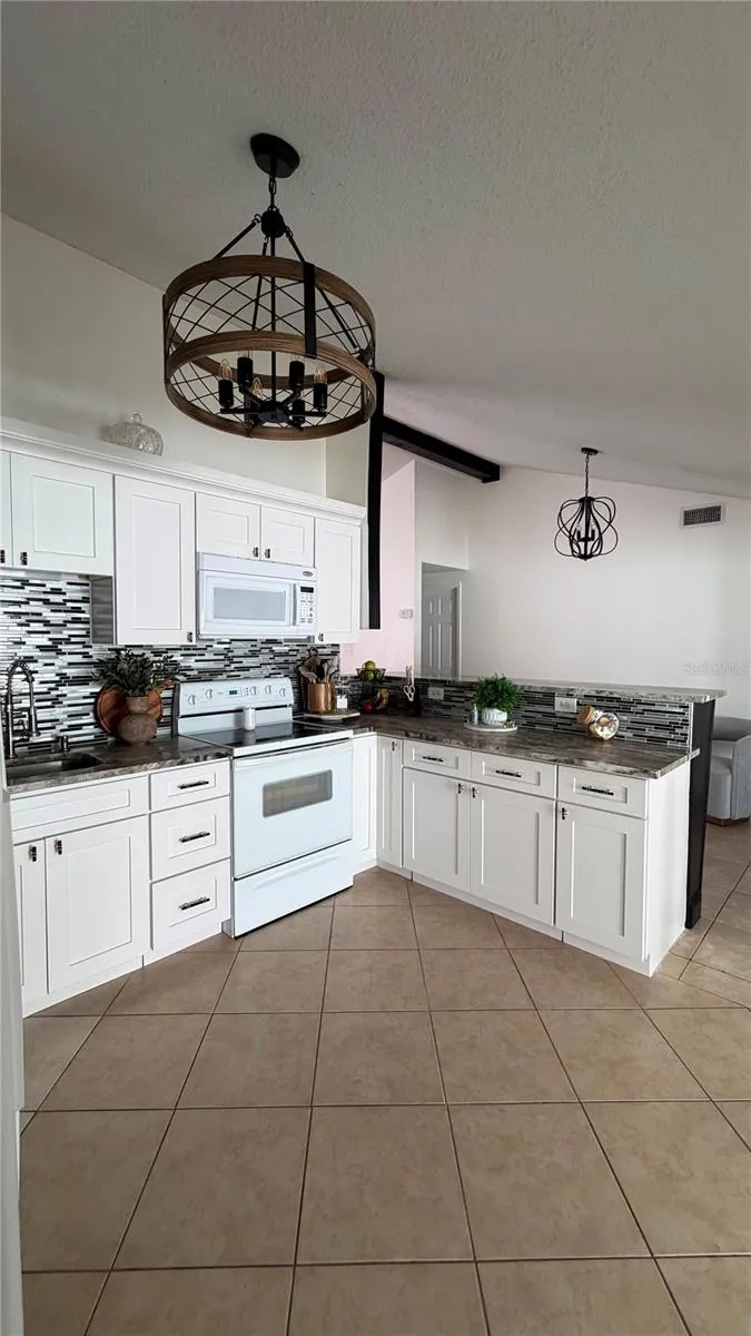 6713 WILLOW SPRING COURT Tampa, FL 33615