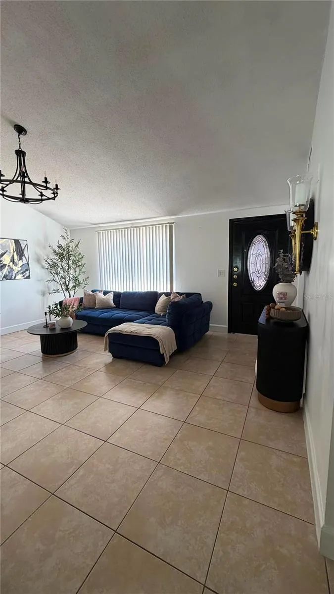 6713 WILLOW SPRING COURT Tampa, FL 33615