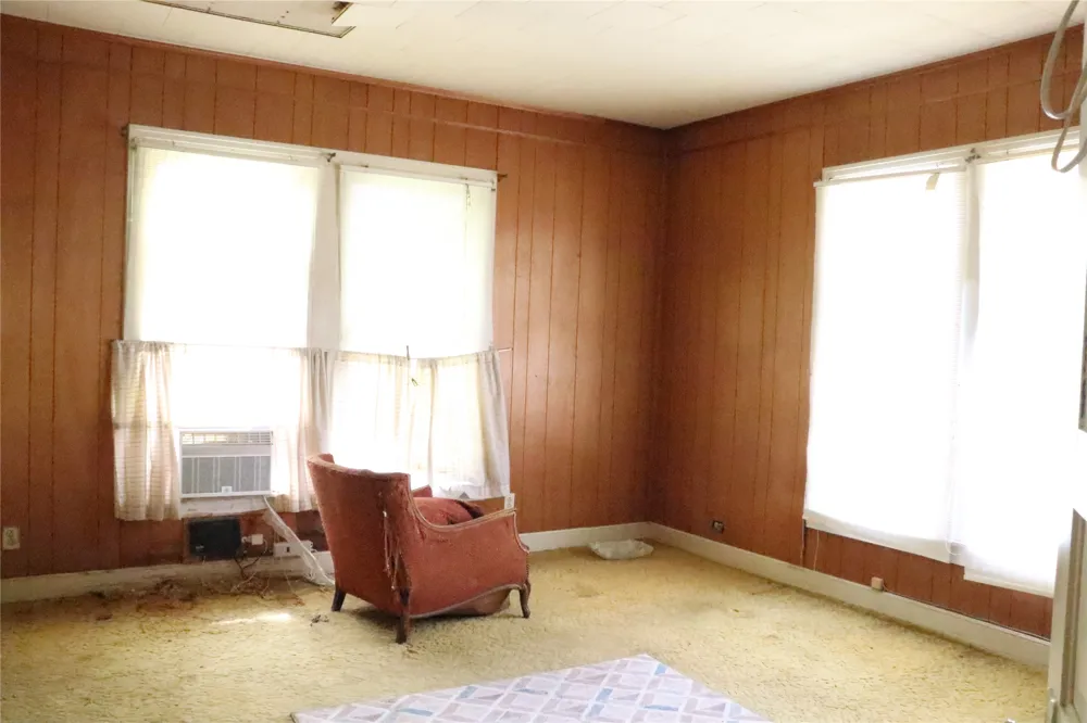 300 E Grand Avenue Comanche, TX 76442