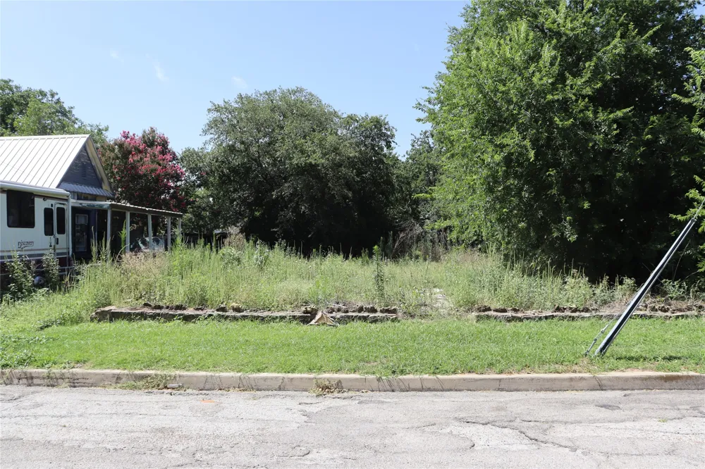 300 E Grand Avenue Comanche, TX 76442