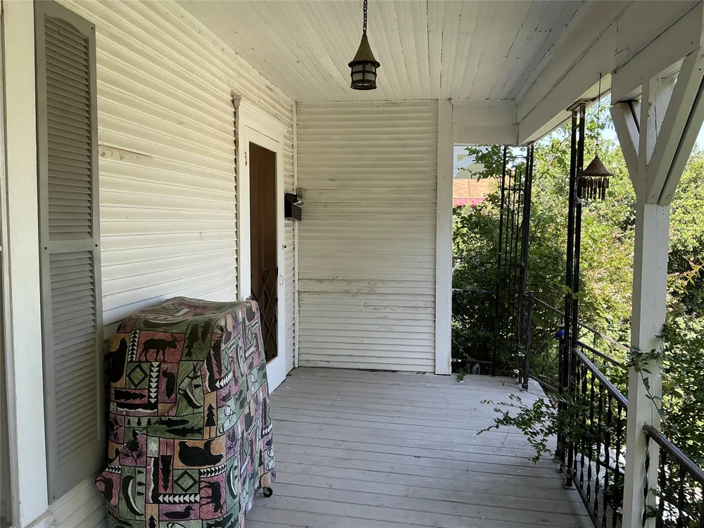300 E Grand Avenue Comanche, TX 76442
