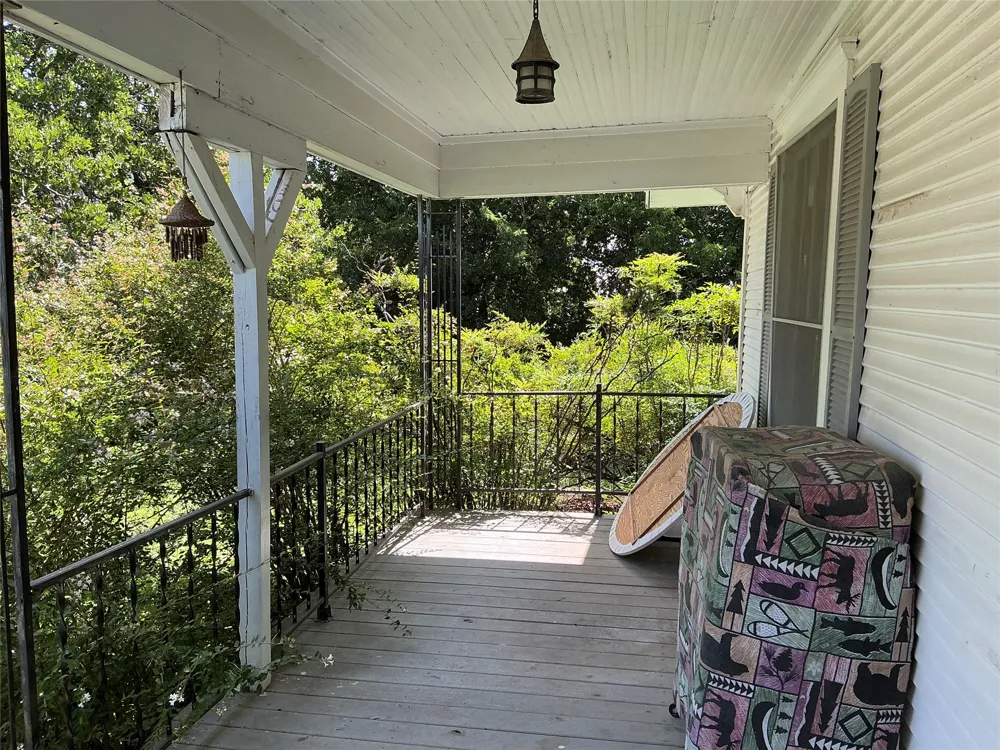 300 E Grand Avenue Comanche, TX 76442