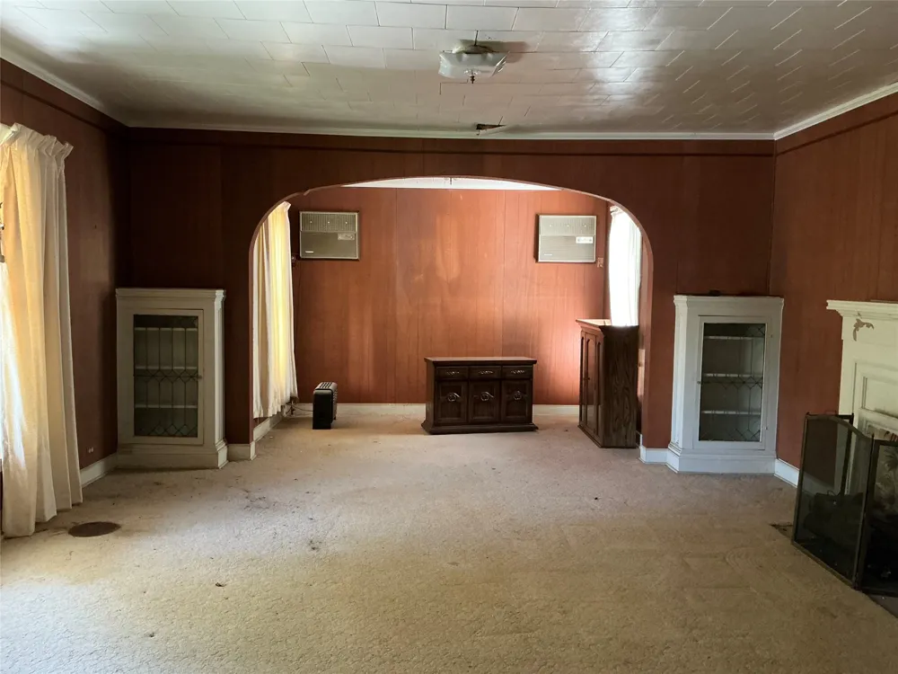 300 E Grand Avenue Comanche, TX 76442