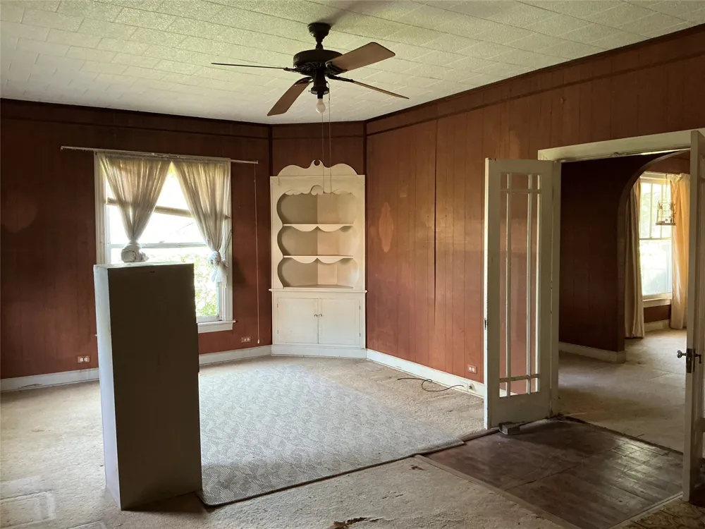 300 E Grand Avenue Comanche, TX 76442