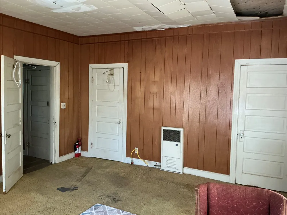 300 E Grand Avenue Comanche, TX 76442