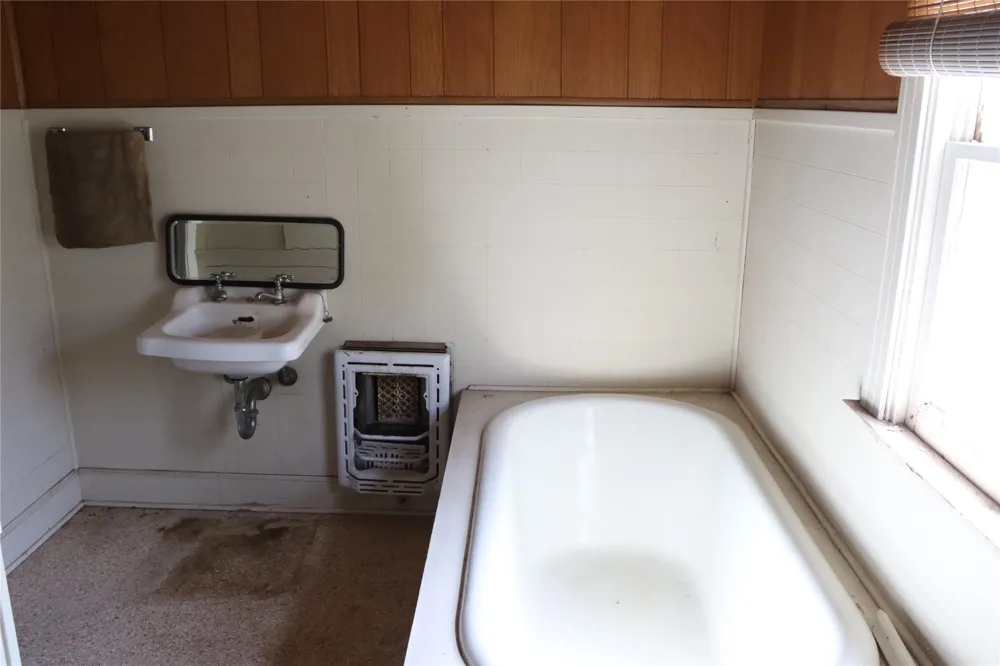 300 E Grand Avenue Comanche, TX 76442
