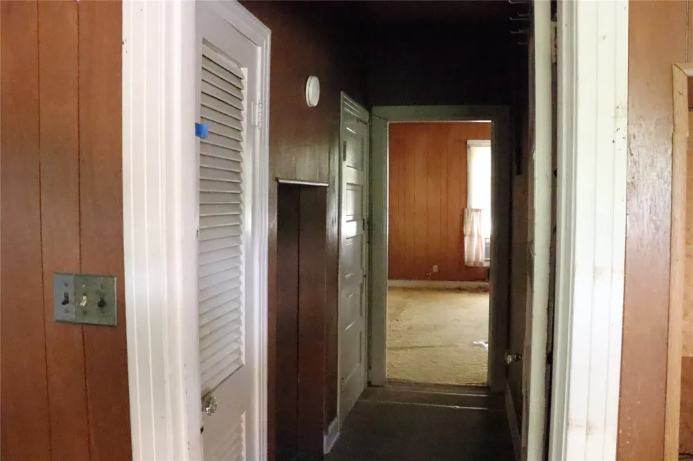 300 E Grand Avenue Comanche, TX 76442