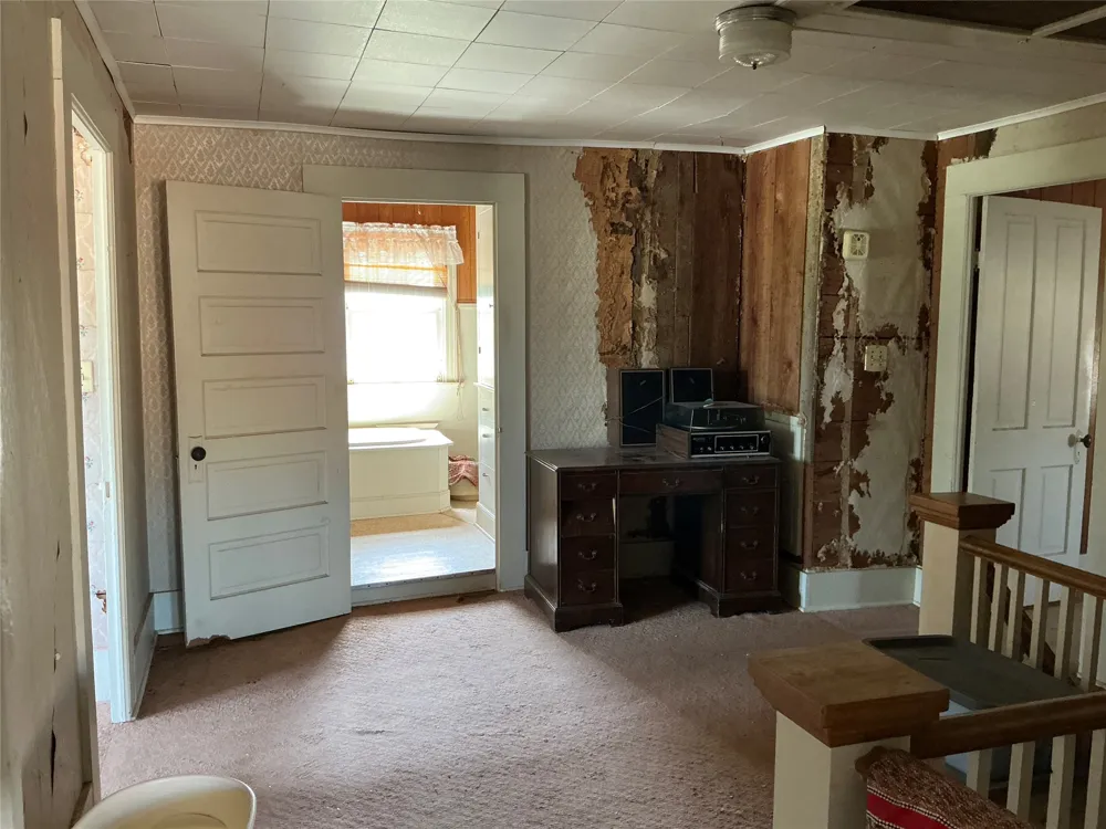 300 E Grand Avenue Comanche, TX 76442