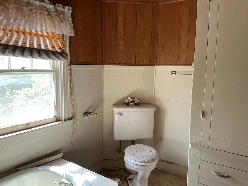 300 E Grand Avenue Comanche, TX 76442